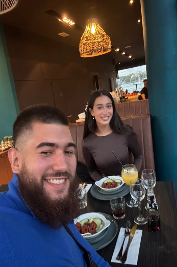 Koppel Genieten Van Eten Bij Zeven Chakra Restaurant